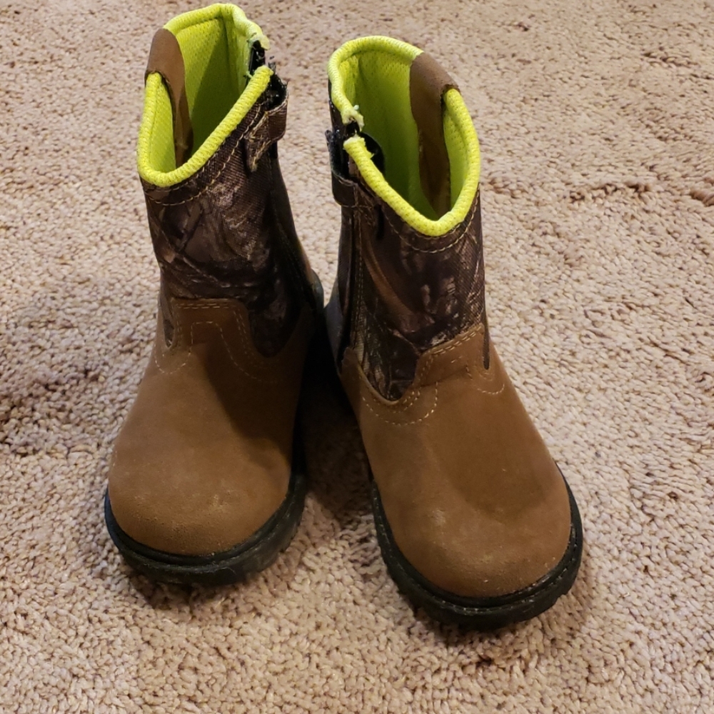 Kids Magellan camo boots